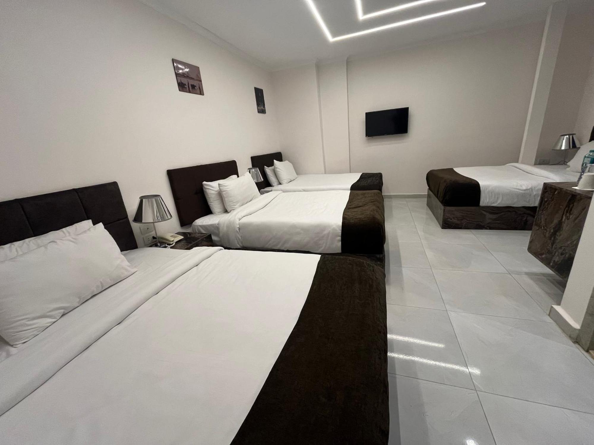 Shadow Pyramids Suites And Jacuzzi Kafret el-Gabal Exteriör bild
