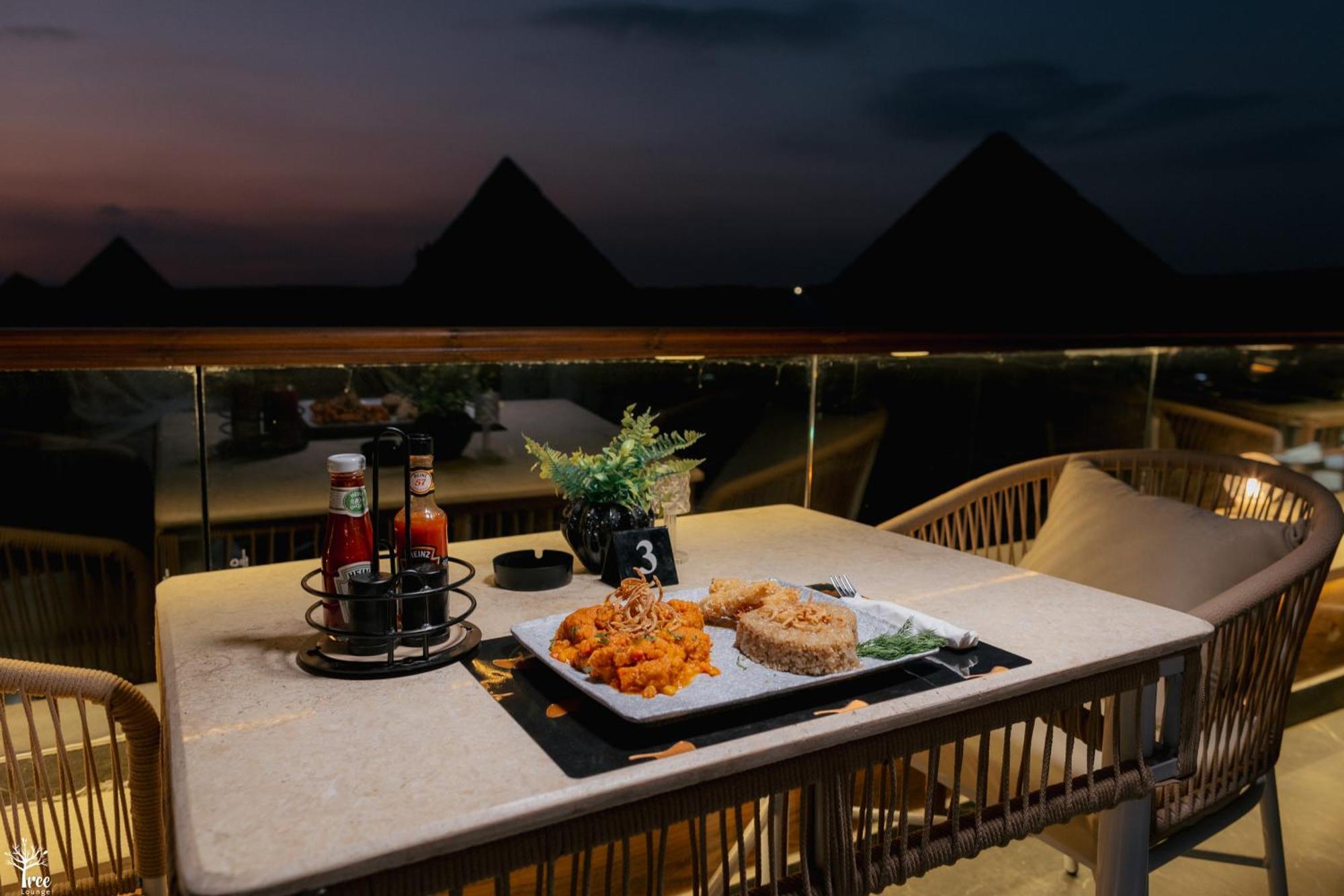 Shadow Pyramids Suites And Jacuzzi Kafret el-Gabal Exteriör bild