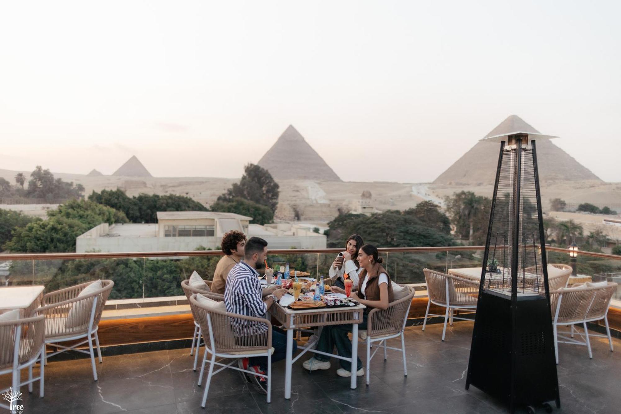 Shadow Pyramids Suites And Jacuzzi Kafret el-Gabal Exteriör bild