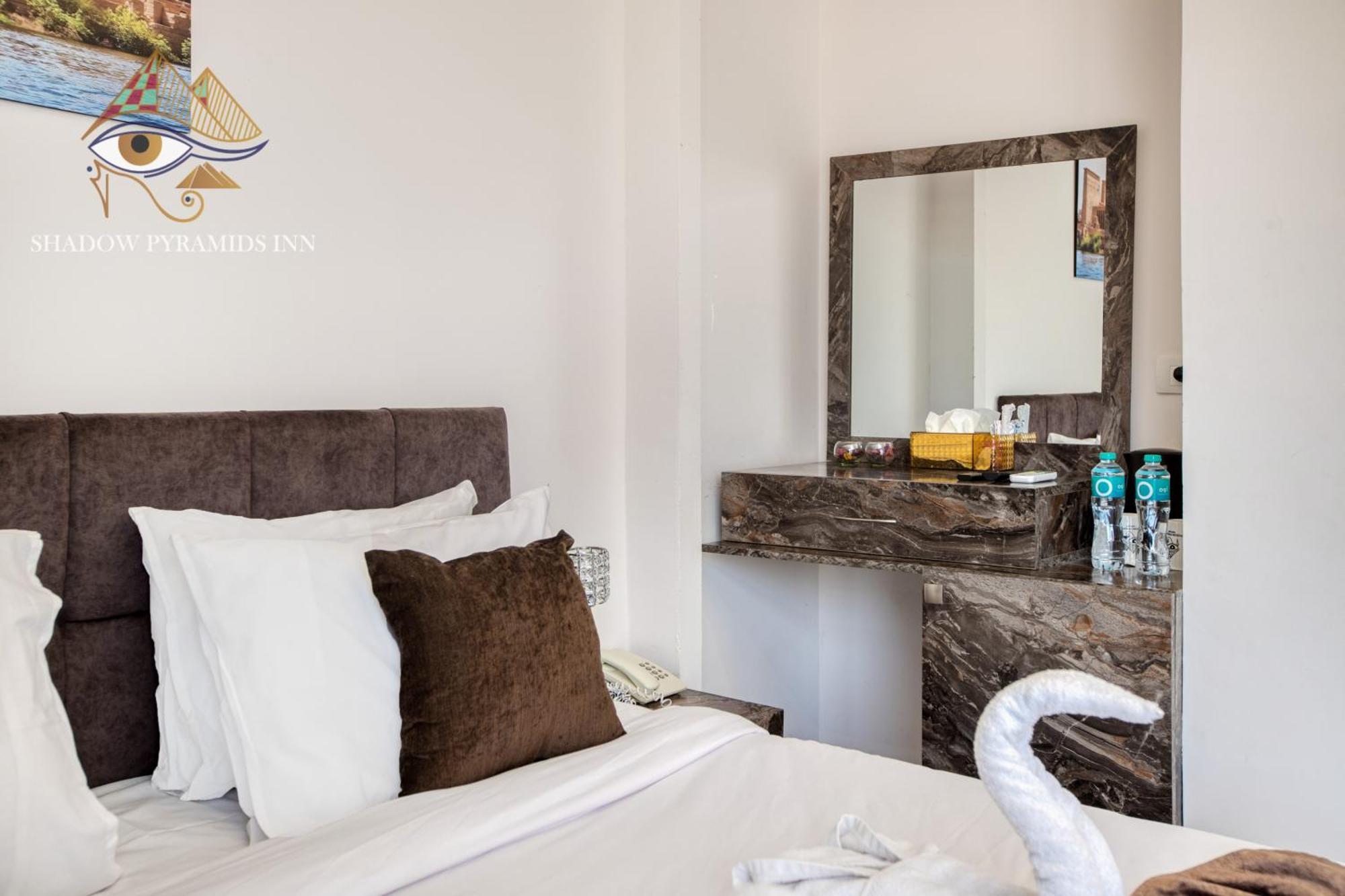 Shadow Pyramids Suites And Jacuzzi Kafret el-Gabal Exteriör bild