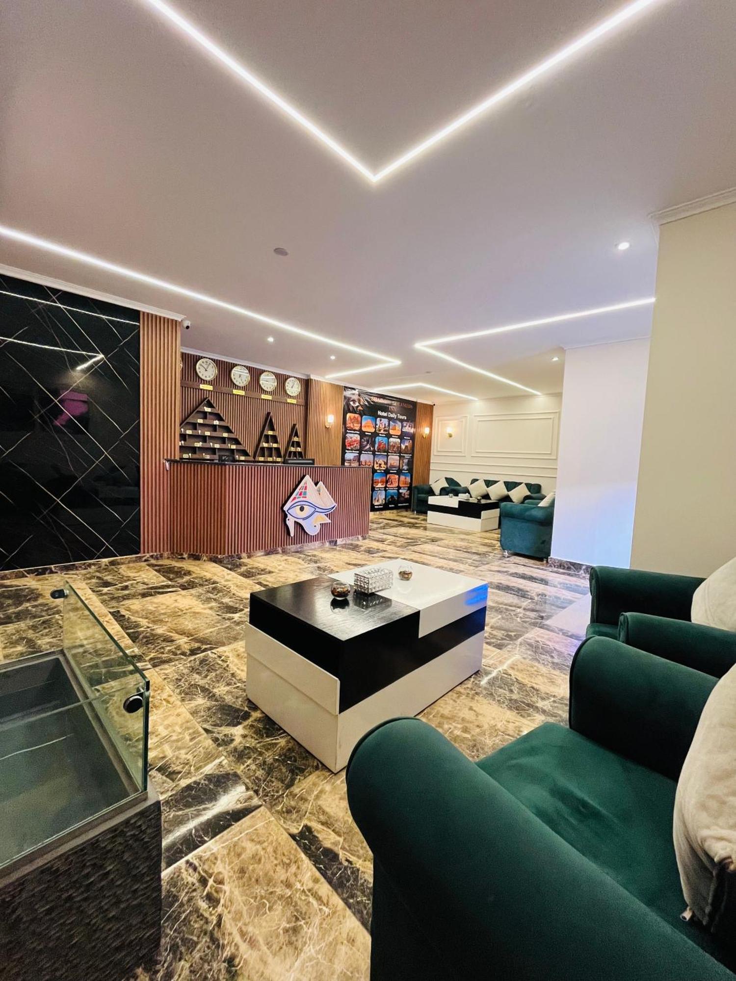 Shadow Pyramids Suites And Jacuzzi Kafret el-Gabal Exteriör bild