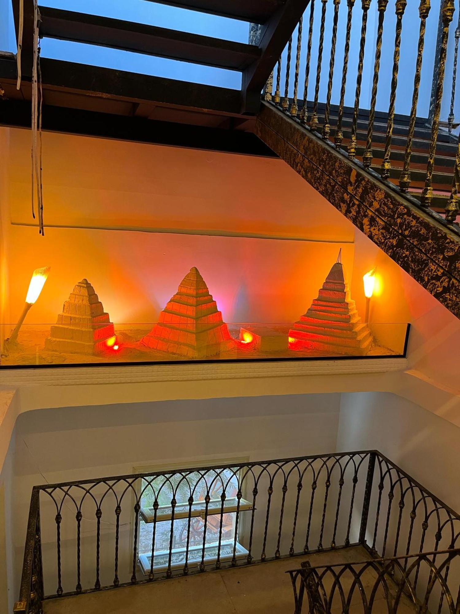 Shadow Pyramids Suites And Jacuzzi Kafret el-Gabal Exteriör bild