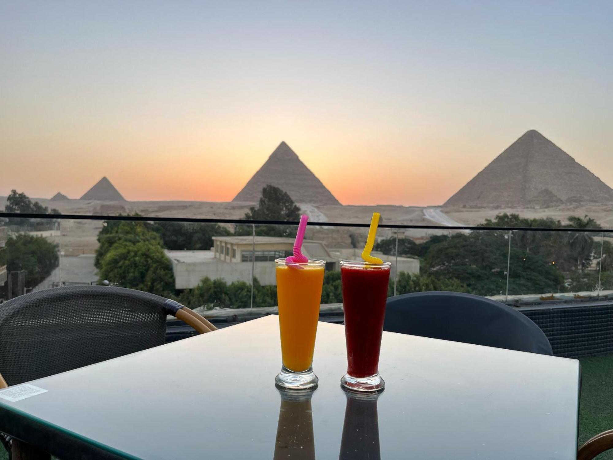 Shadow Pyramids Suites And Jacuzzi Kafret el-Gabal Exteriör bild