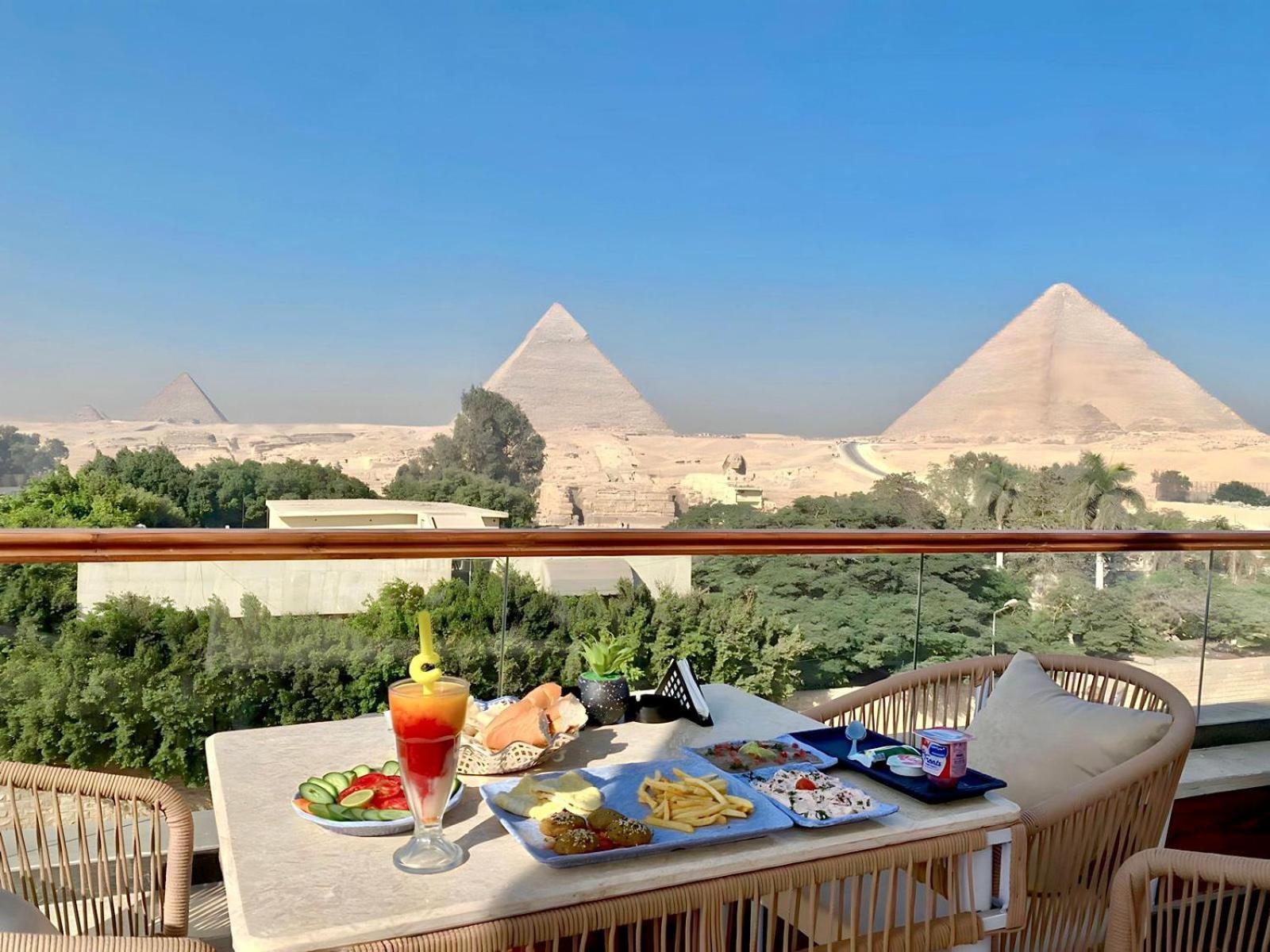 Shadow Pyramids Suites And Jacuzzi Kafret el-Gabal Exteriör bild