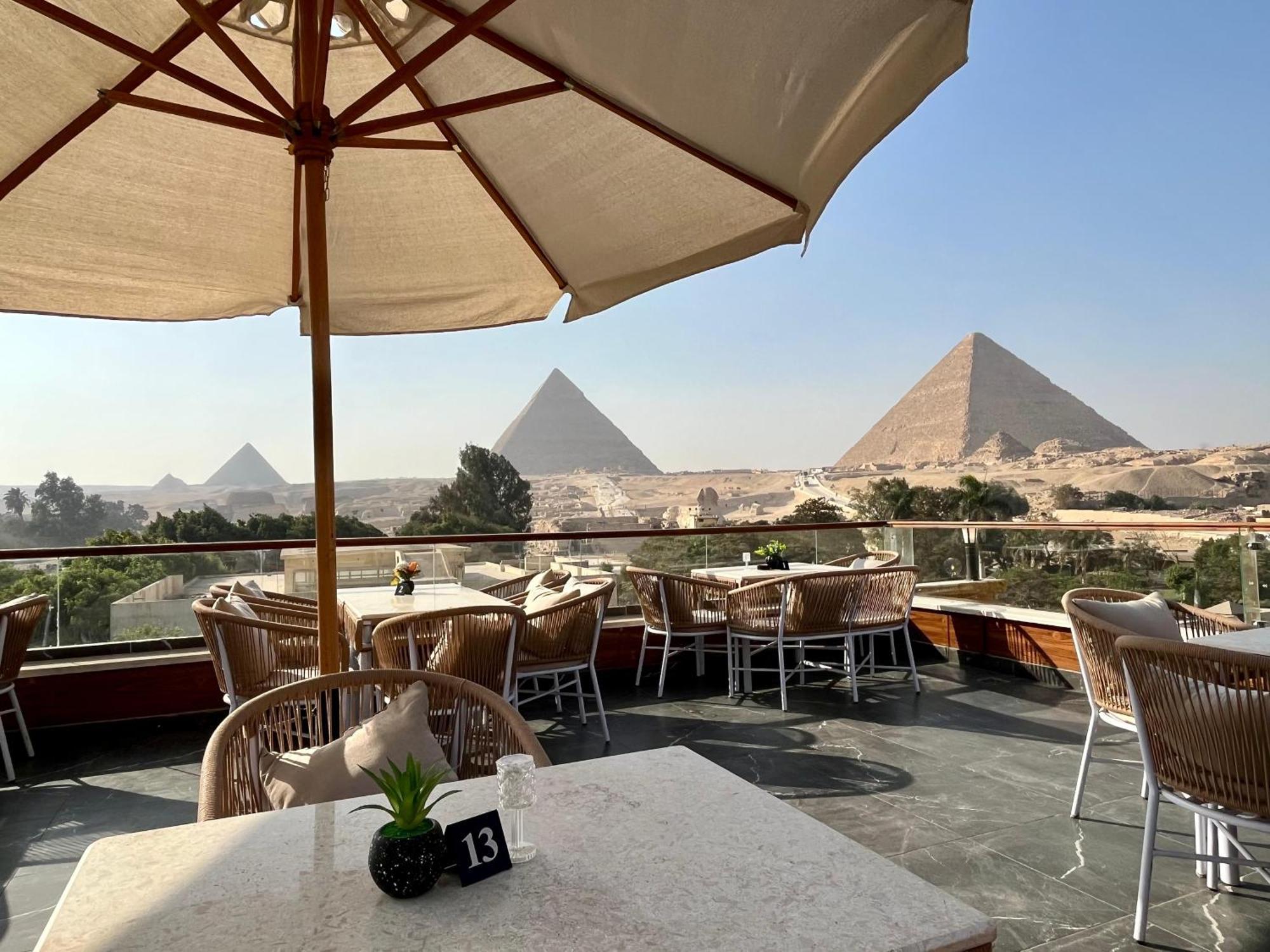 Shadow Pyramids Suites And Jacuzzi Kafret el-Gabal Exteriör bild