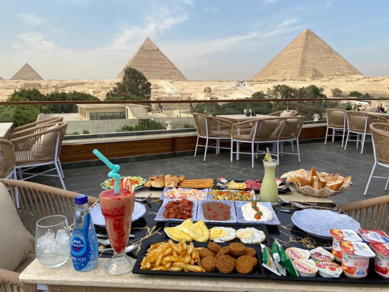 Shadow Pyramids Suites And Jacuzzi Kafret el-Gabal Exteriör bild